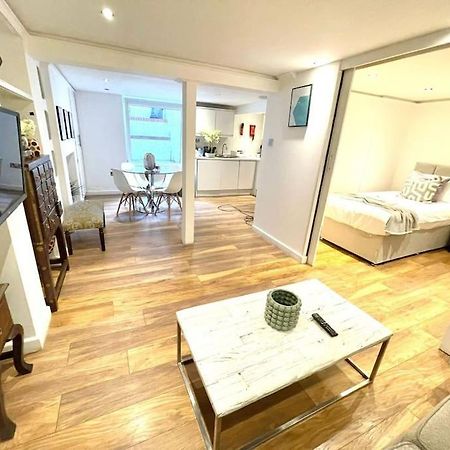 Historical Building / Cozy Basement Apt / Central CBG Exterior foto