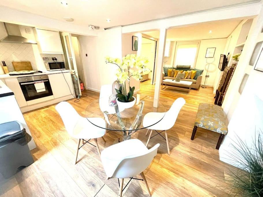 Historical Building / Cozy Basement Apt / Central CBG Exterior foto