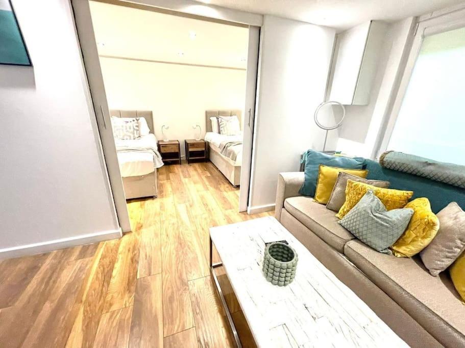 Historical Building / Cozy Basement Apt / Central CBG Exterior foto