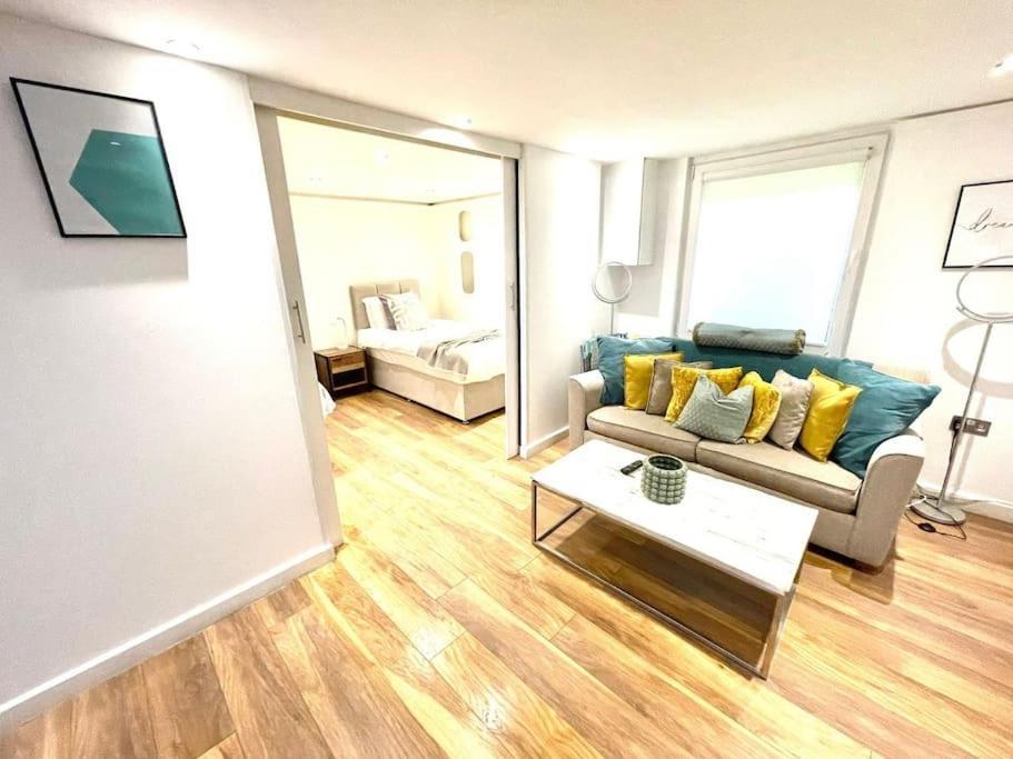 Historical Building / Cozy Basement Apt / Central CBG Exterior foto