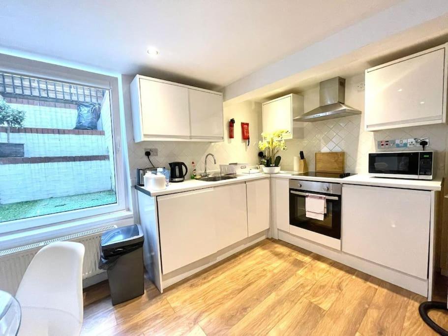 Historical Building / Cozy Basement Apt / Central CBG Exterior foto