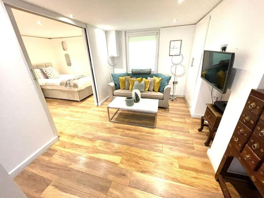 Historical Building / Cozy Basement Apt / Central CBG Exterior foto