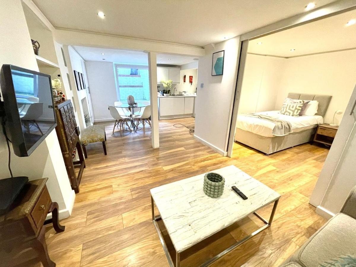 Historical Building / Cozy Basement Apt / Central CBG Exterior foto